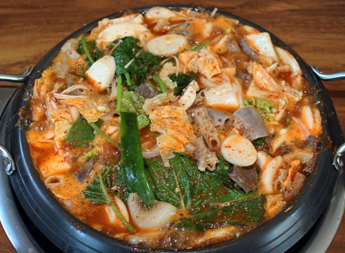 시골집 같이 편안한 식당에서<br>맛보는 ‘고소한 한우곱창’