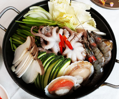 매콤하고 맛있다.<br>‘낙지’하면 ‘예찬낙지’