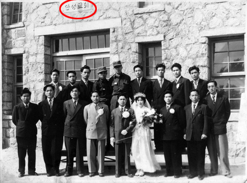 UN 폭격에 애원극장 부서지고...<br> 한국 전쟁 후 안성에서 가장 오래되고 훌륭했던 기와집이 있던 동네